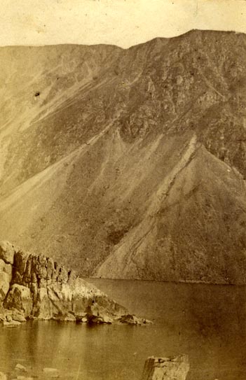 the image acts as a back button