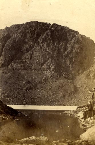 the image acts as a back button