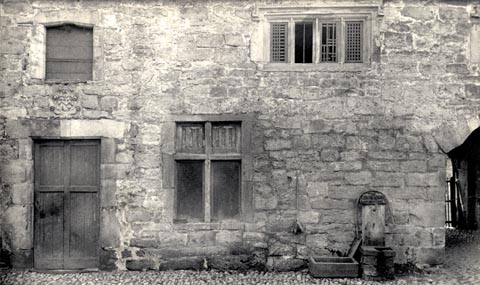 image, button to large image